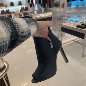 Micheal Kors Alane Bootie Size 7